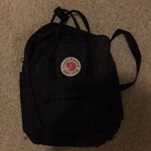 Black Fjallraven kanken backpack